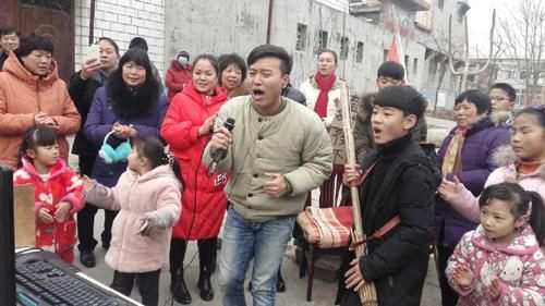 新乡农民歌手高鸿涛,从村口唱到央视,证明有梦
