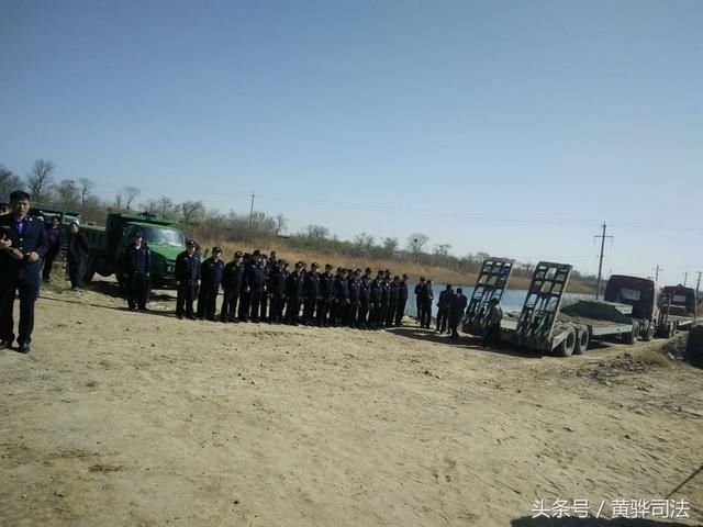 黄骅市集中开展土地违法占地拆除专项行动,市