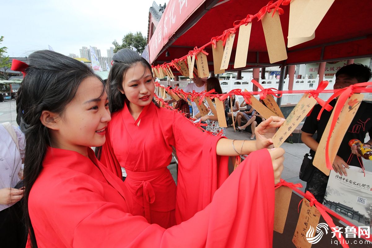 潍坊汉服爱好者迎七夕 传统节目吸睛