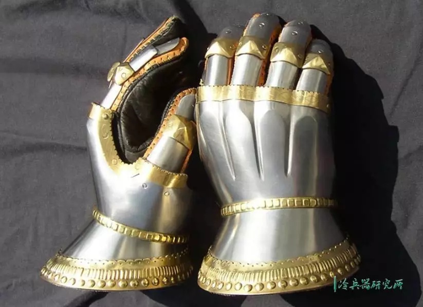 防御力满分的板甲附属配件:14世纪初的沙漏护手 防御力满分的板甲附属配件:14世纪初的沙漏护手
