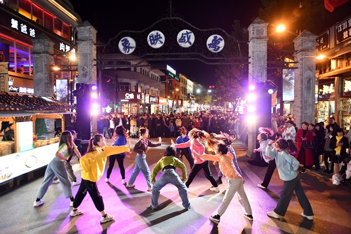 十八腔中国直播网受邀参加东阳横店网络文化节(图4) 十八腔中国直播网受邀参加东阳横店网络文化节(图4)