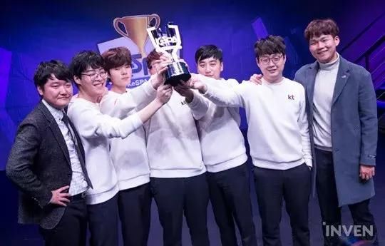 韩国电竞选手素质堪忧双脚操作羞辱中国选手,