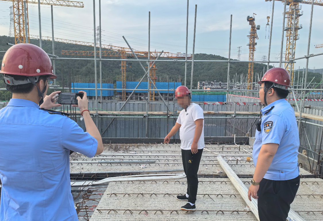 拘!一男子违规电焊作业致施工现场起火 拘!一男子违规电焊作业致施工现场起火