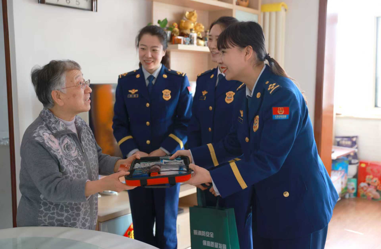 弘扬雷锋精神，争当时代先锋——丰台消防开展学雷锋系列活动