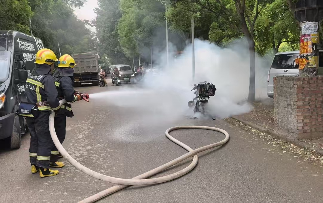 接连发生3起电动自行车起火警情大兴消防给您提个醒 接连发生3起电动自行车起火警情大兴消防给您提个醒