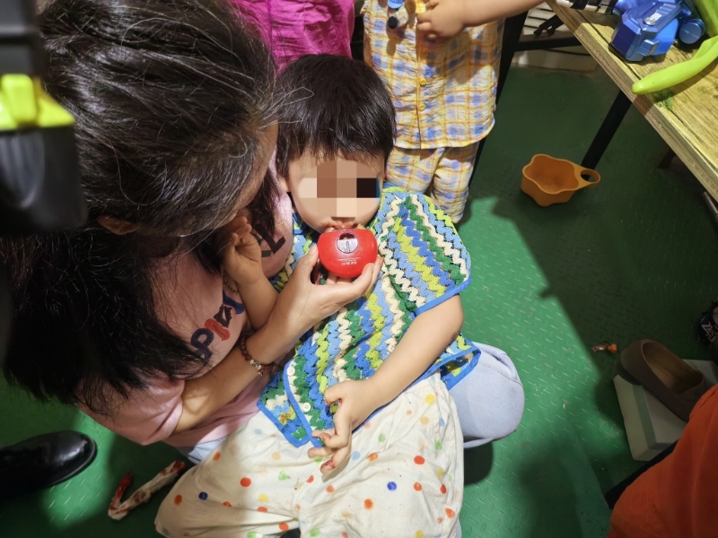 电动指甲刀“咬住”幼童嘴唇顺义消防上演“刀尖上的救援” 电动指甲刀“咬住”幼童嘴唇顺义消防上演“刀尖上的救援”