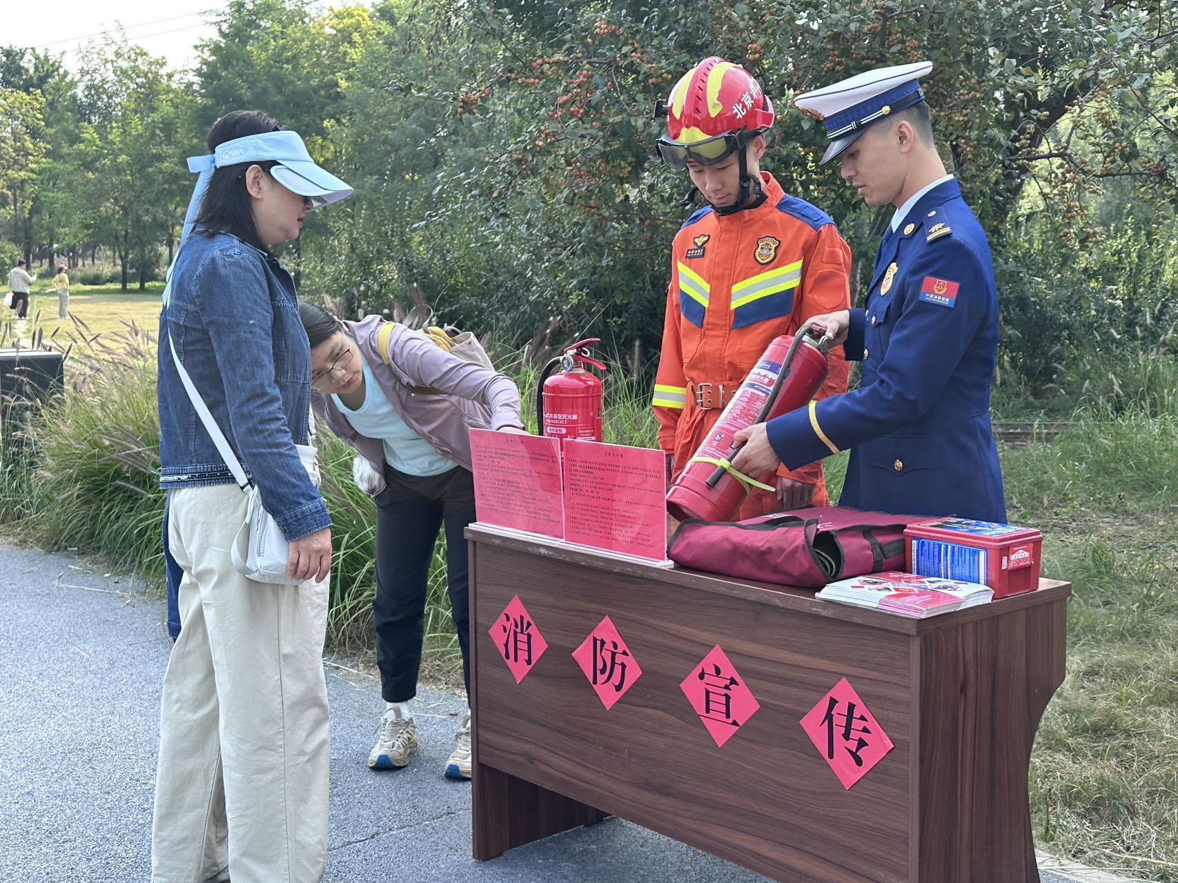 国庆假期丰台消防进商场进景区把消防安全知识送到市民身边