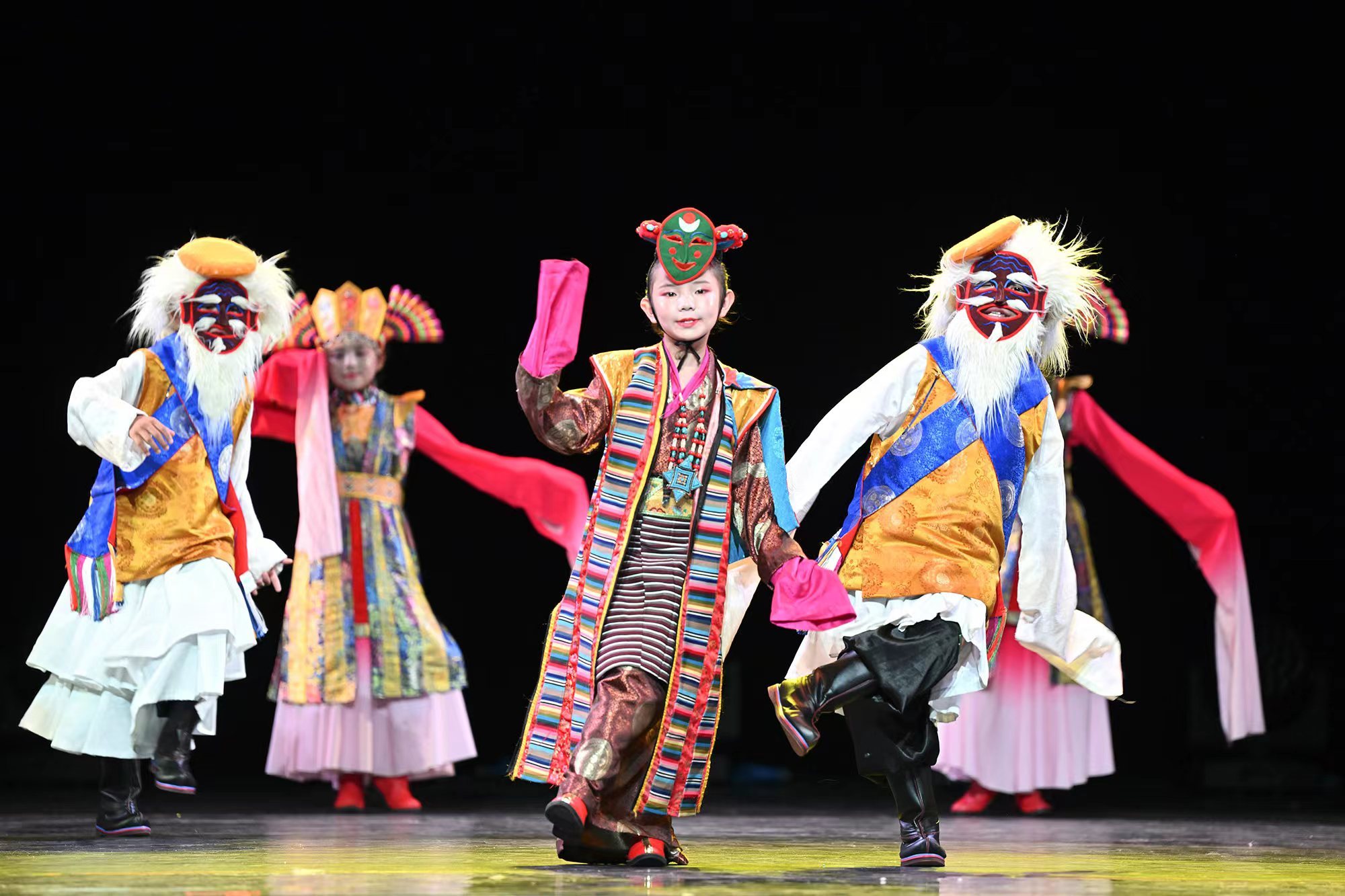 京藏400名青少年国家大剧院展艺术风采 京藏400名青少年国家大剧院展艺术风采