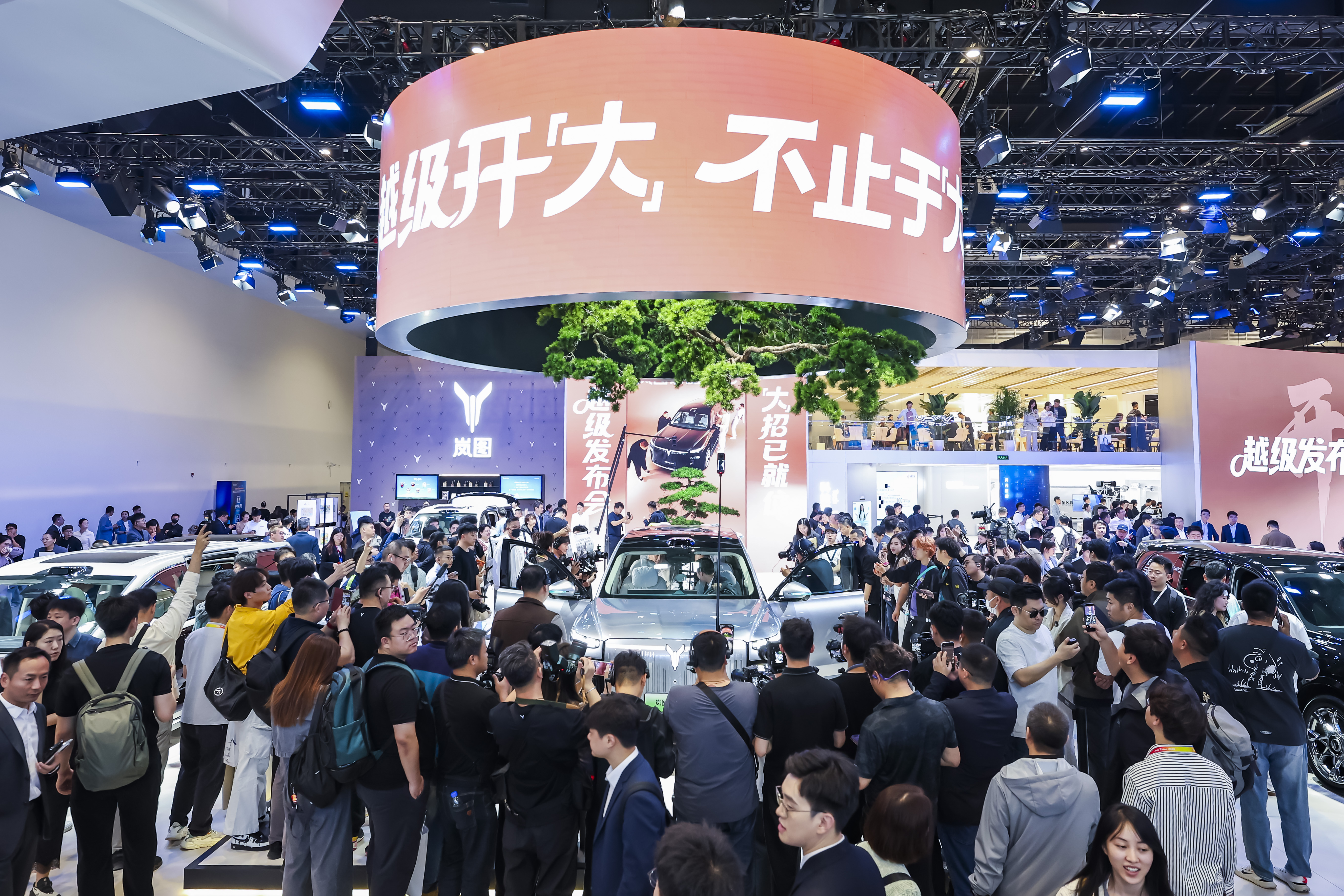 北京车展岚图下了三步棋