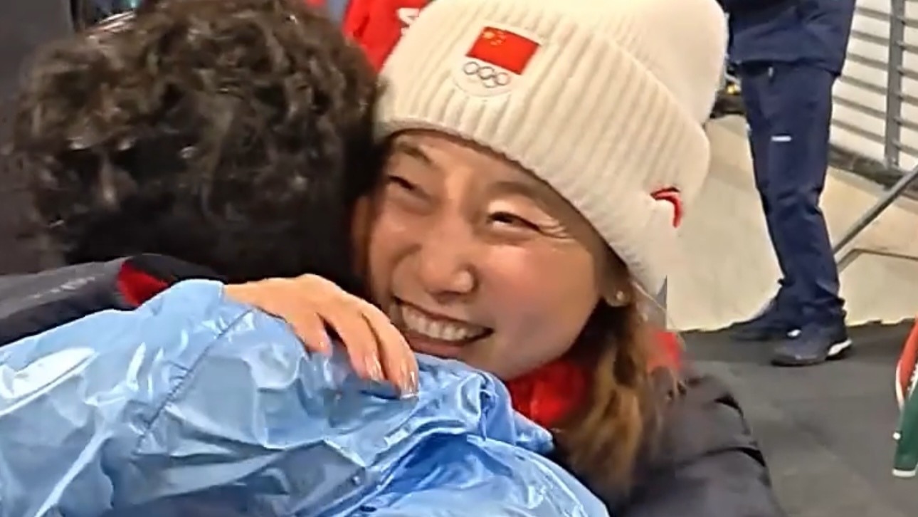 李琰问高志丹：“当初谁跟我签的合同 专业”