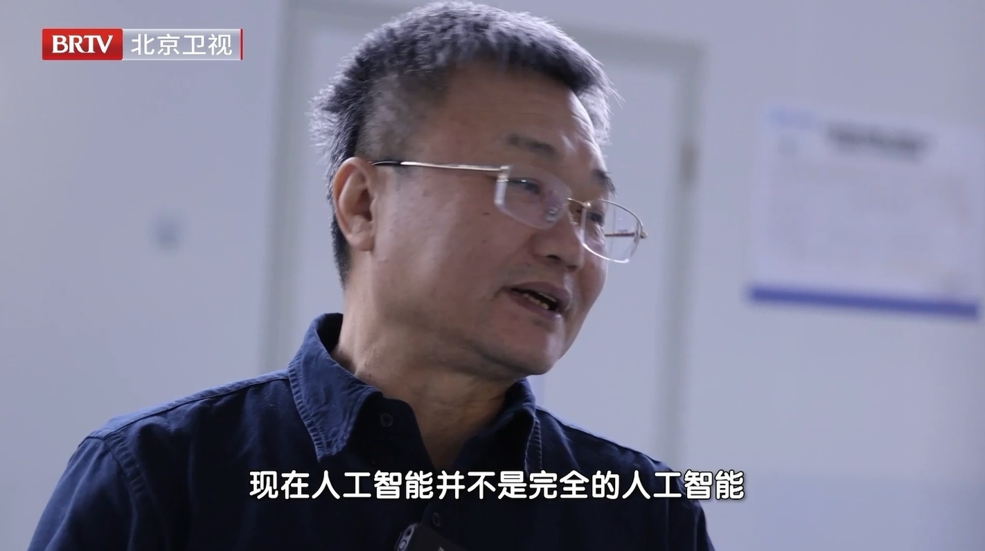 人机协同：手术机器人挑大梁