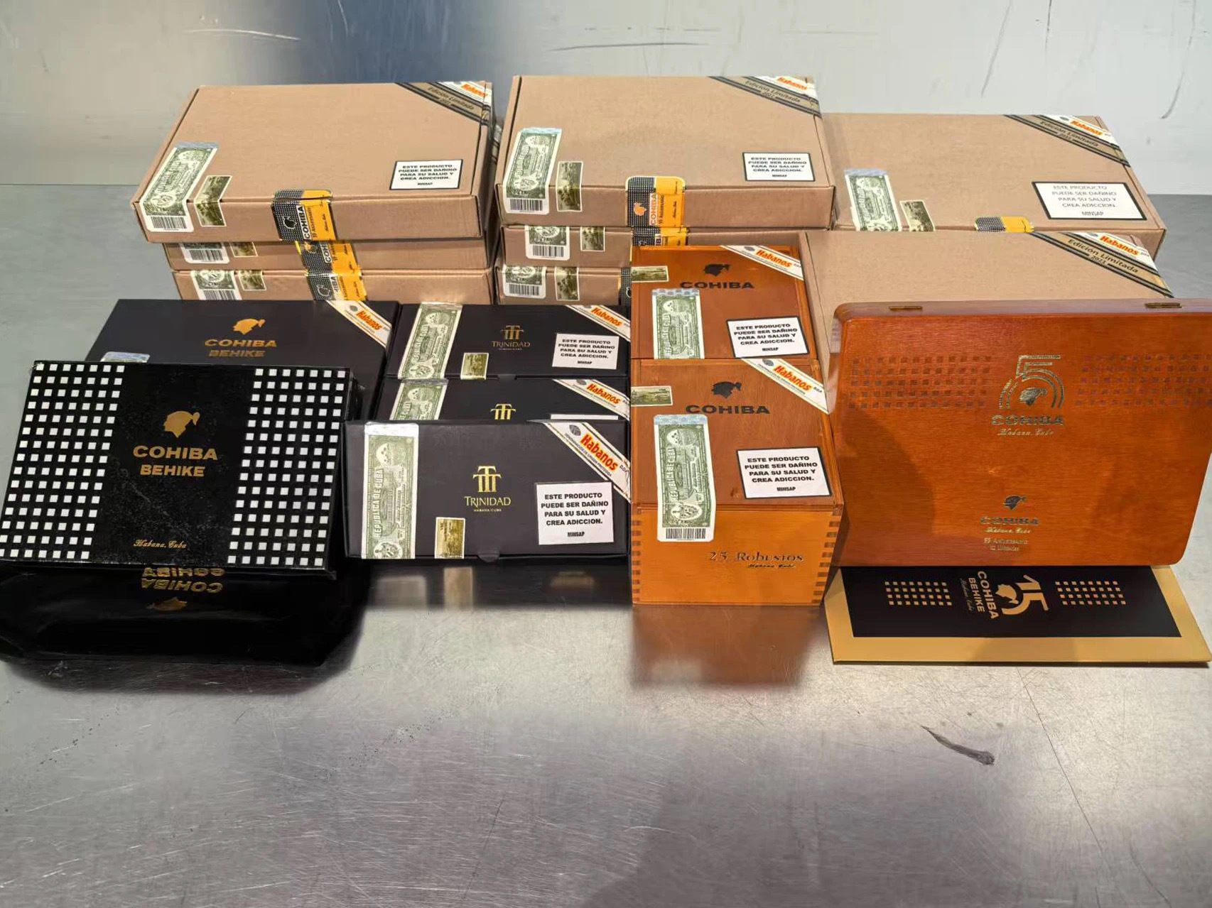 首都机场海关查获违规携带雪茄520支 首都机场海关查获违规携带雪茄520支