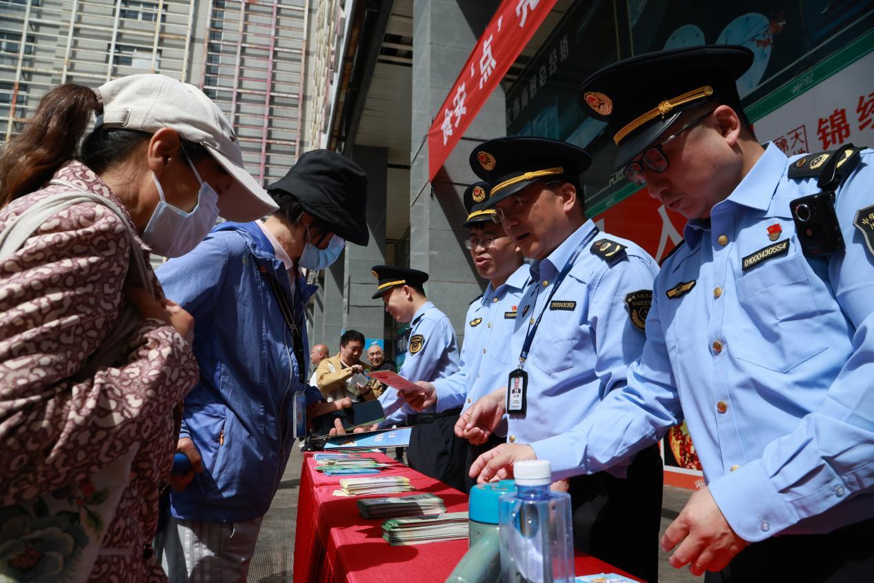 农贸市场抽“盲盒”?海淀市民沉浸式参与“五一”食品安全大检查 农贸市场抽“盲盒”?海淀市民沉浸式参与“五一”食品安全大检查