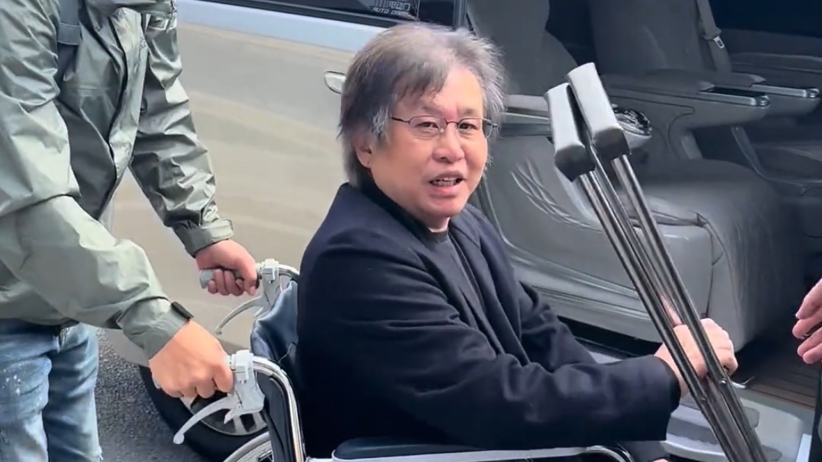 郑智化机场登机“连滚带爬”深航连夜整改