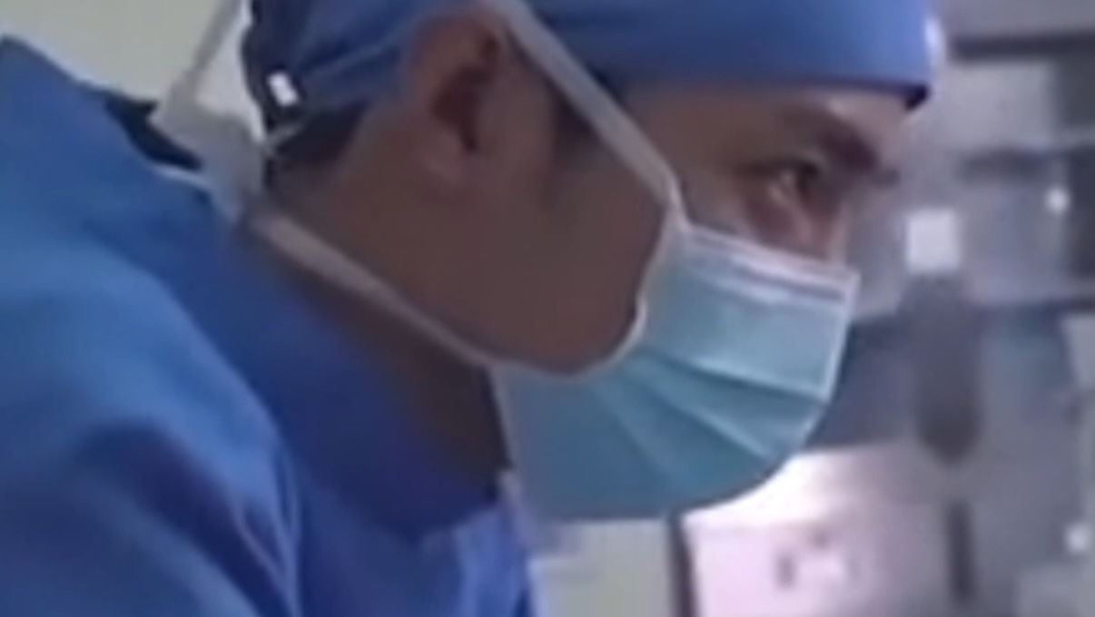 肖战锦州拍戏期间为塑造角色实地观摩神外开颅手术