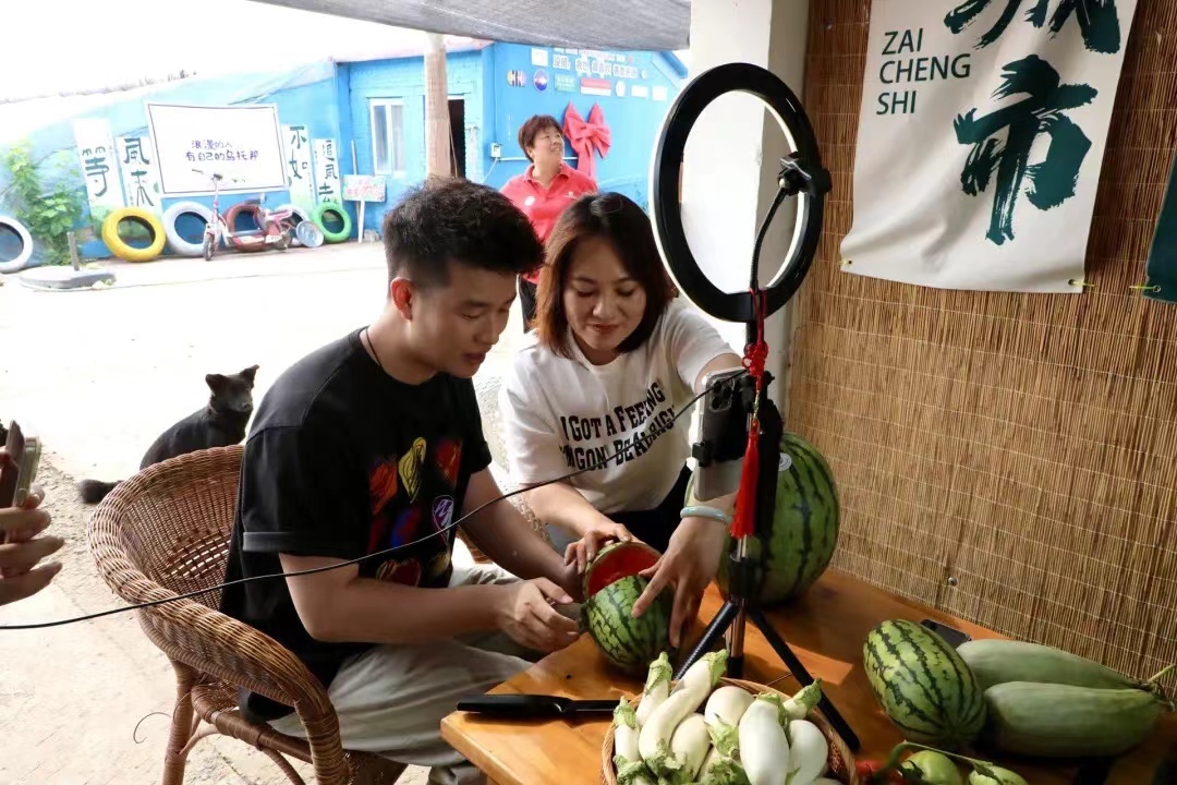 一场下来卖9万!大兴地头来了电商主播 一场下来卖9万!大兴地头来了电商主播