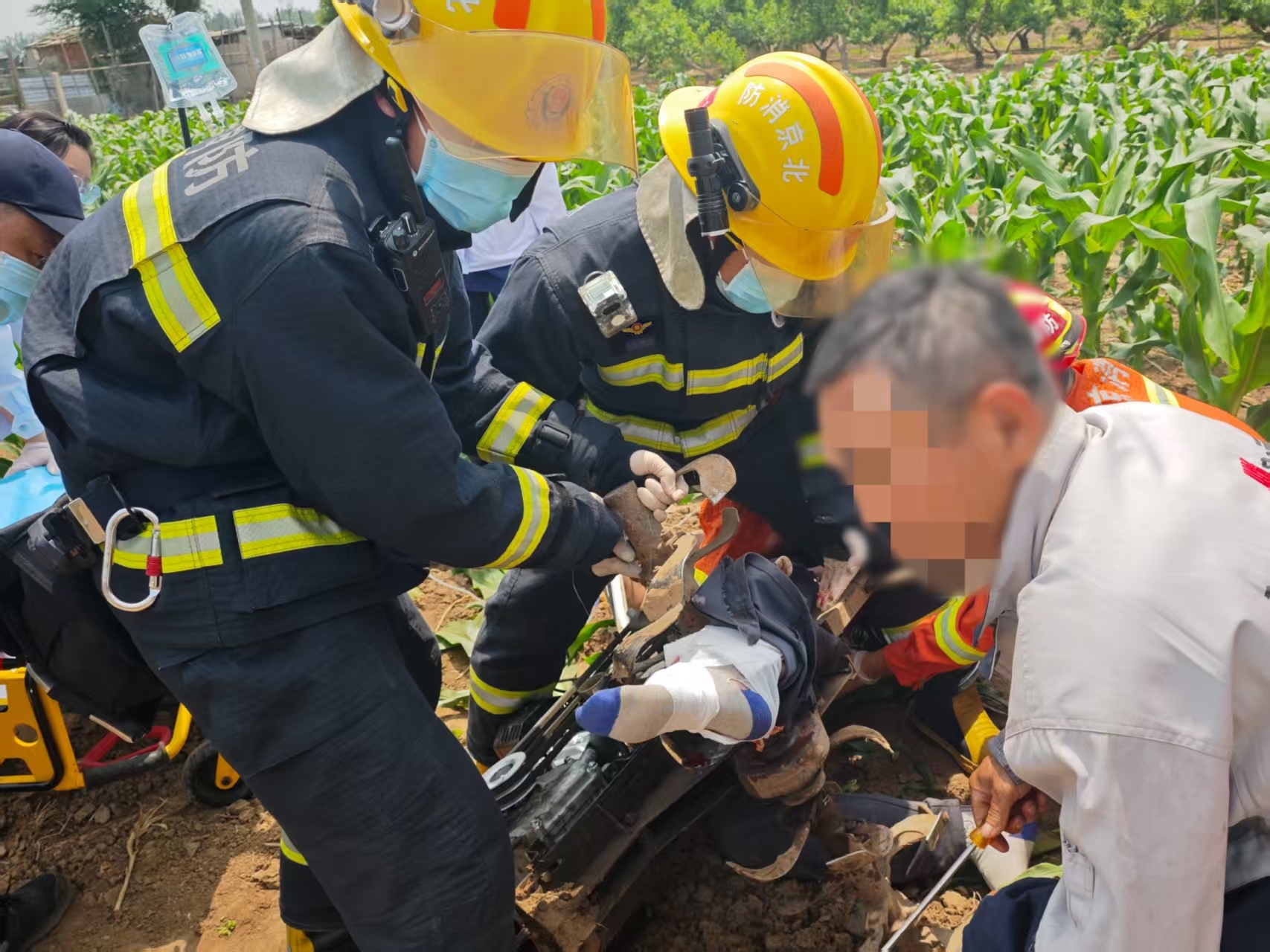 旋耕机“咬腿”情况危急!顺义消防紧急救援 旋耕机“咬腿”情况危急!顺义消防紧急救援
