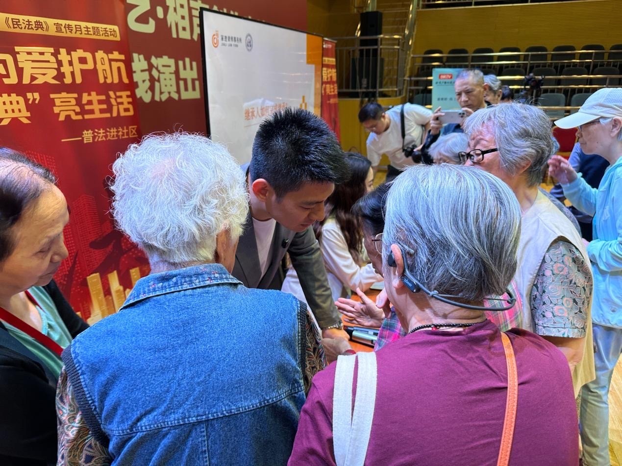 一份遗嘱护亲情“民法典进社区——公益普法行”成功举办 一份遗嘱护亲情“民法典进社区——公益普法行”成功举办
