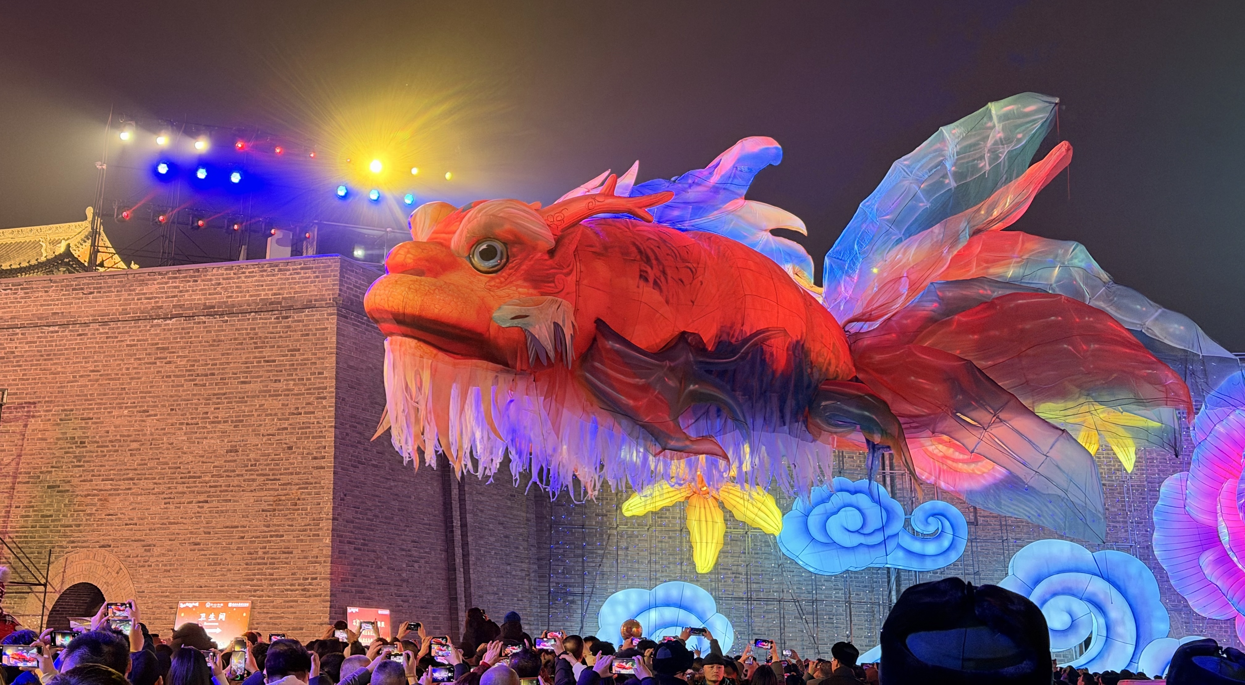 大同古城年味浓 一城灯火中国年