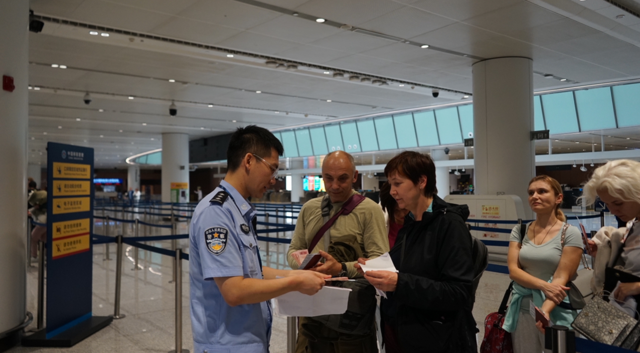 国庆中秋假期北京大兴机场口岸出入境人数同比增长21.8％