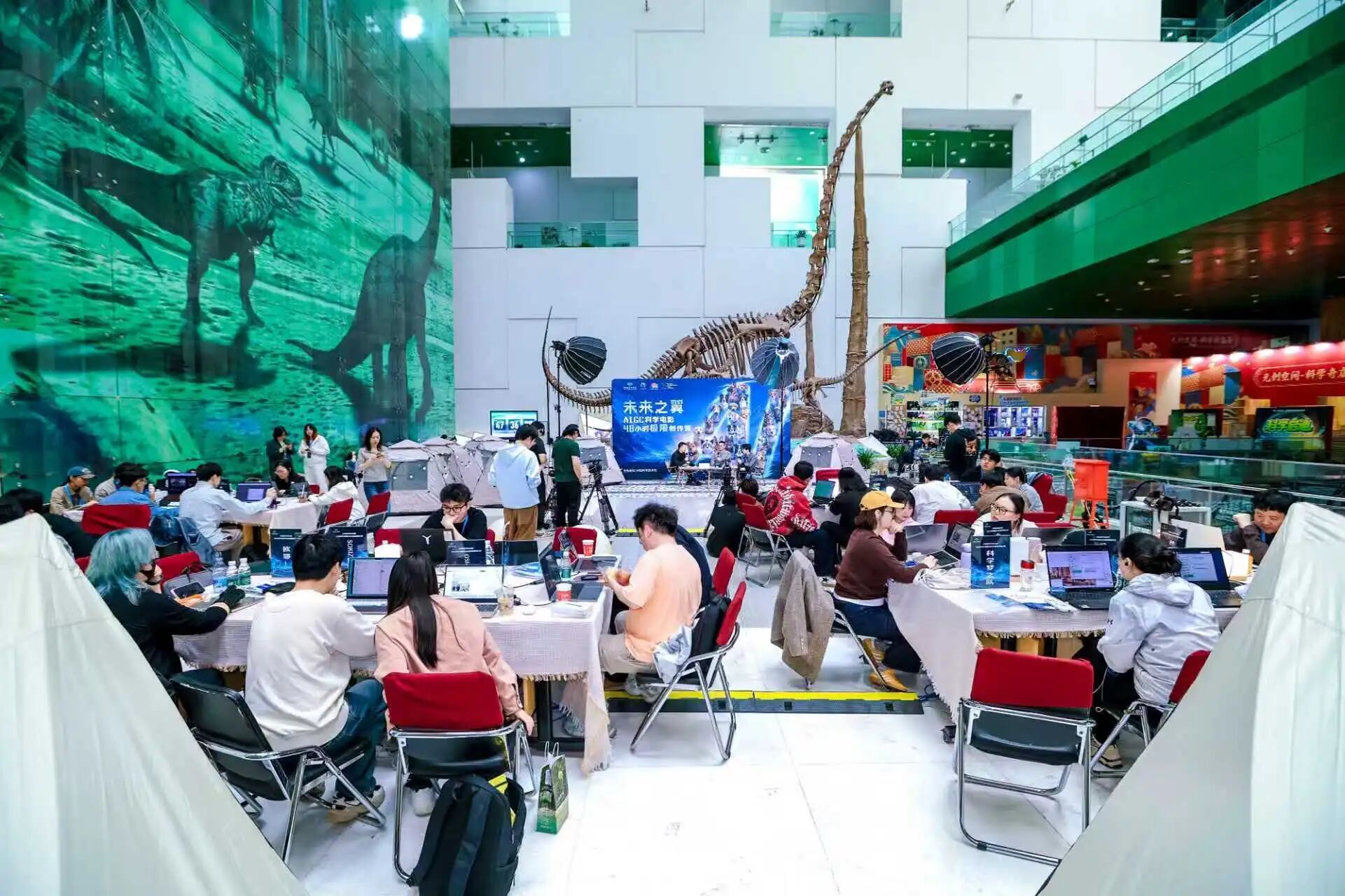 48小时极限创作,他们用AI跑出了国内首部科学电影 48小时极限创作,他们用AI跑出了国内首部科学电影