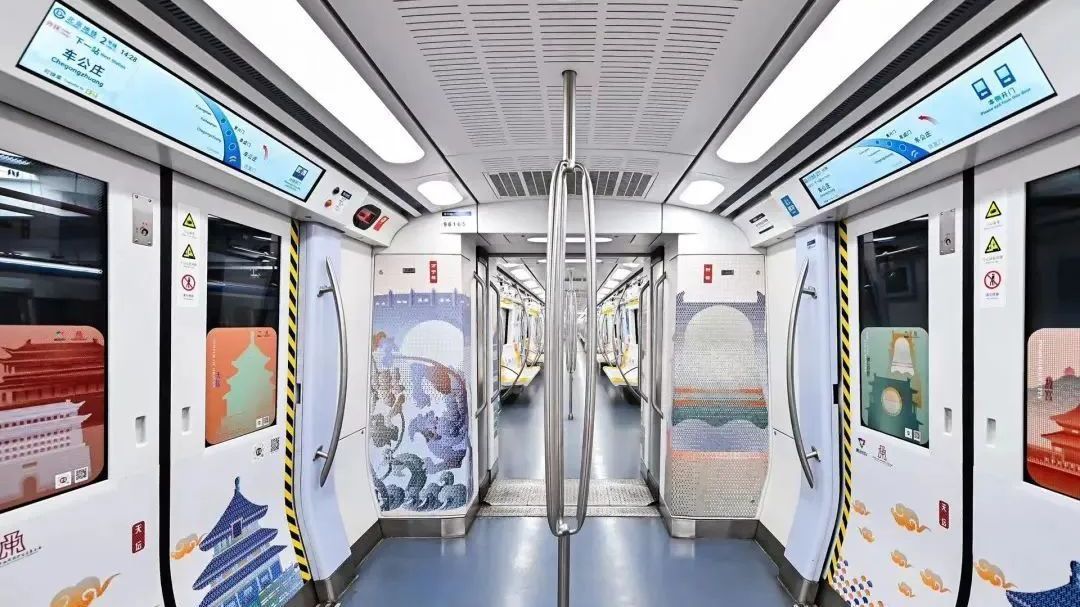 北京地铁2号线中轴专列发车!8号线+2号线竟组成一个汉字—— 北京地铁2号线中轴专列发车!8号线+2号线竟组成一个汉字——
