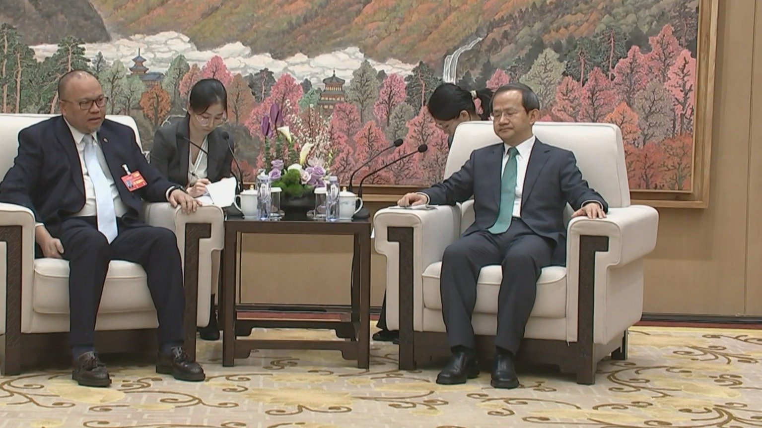 殷勇会见文莱卫生部部长_北京时间