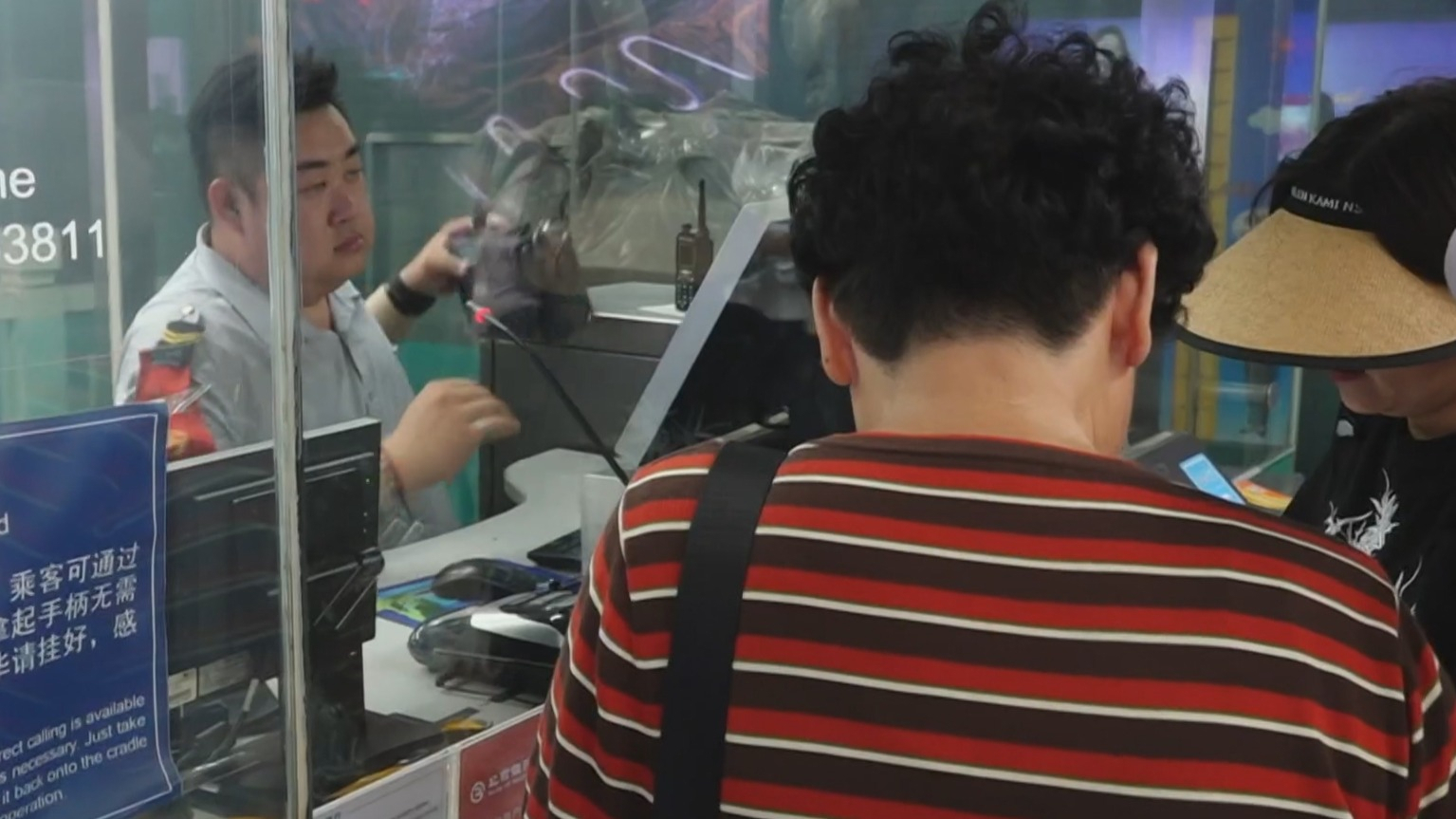 重点文旅地铁站客流激增 站区全力保障