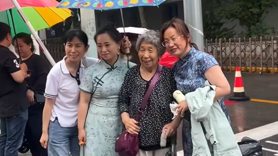 “明年我要活着,我还来!” “明年我要活着,我还来!”