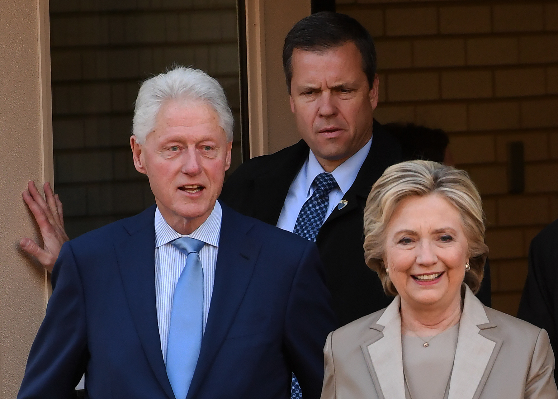 克林顿夫妇“举起白旗” 将就爱泼斯坦案赴国会作证 克林顿夫妇“举起白旗” 将就爱泼斯坦案赴国会作证