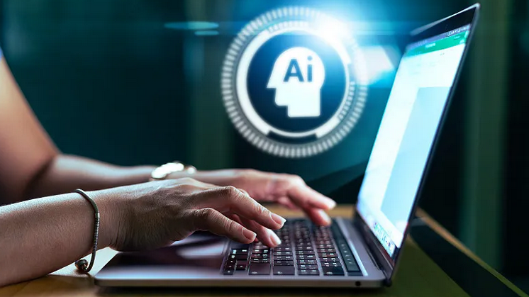 提示丨9月1日起,AI生成合成内容必须“亮明身份” 提示丨9月1日起,AI生成合成内容必须“亮明身份”