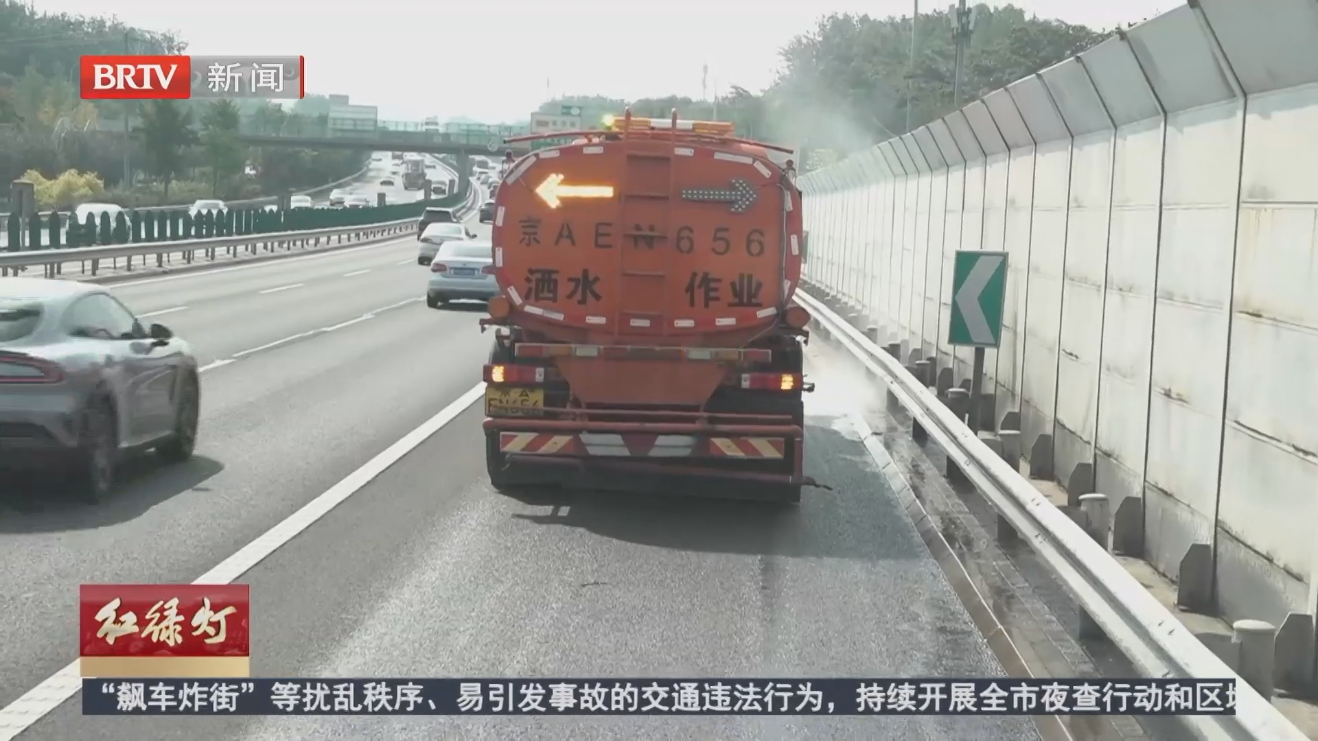 国庆假期 他们为高速公路“精细梳妆” 国庆假期 他们为高速公路“精细梳妆”
