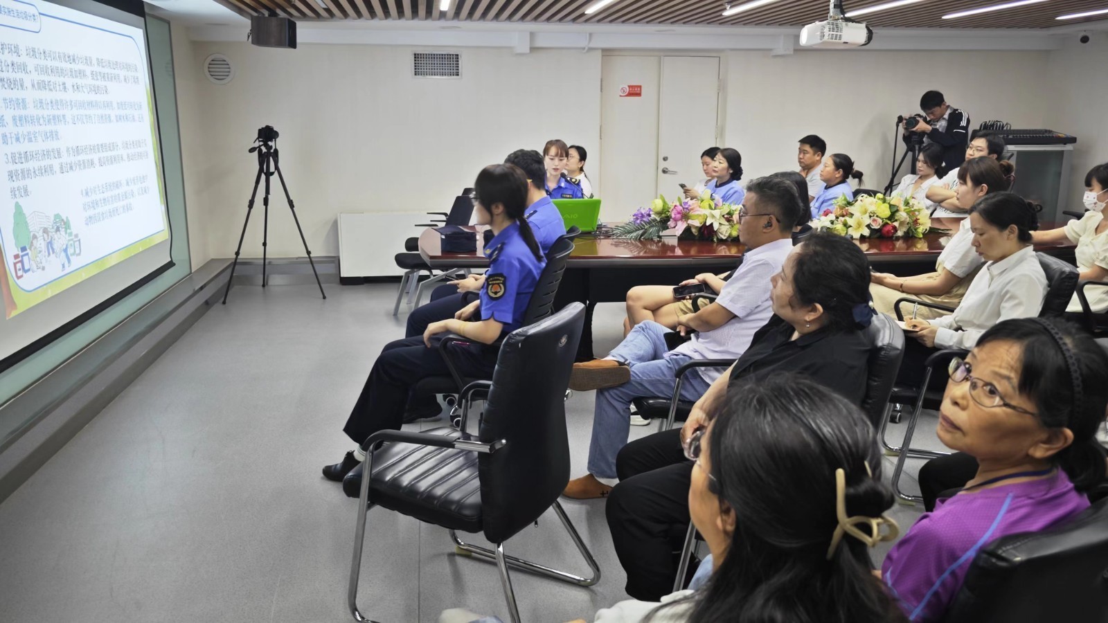 东城:垃圾分类普法小课堂,城管部门走进皇城国际大厦 东城:垃圾分类普法小课堂,城管部门走进皇城国际大厦