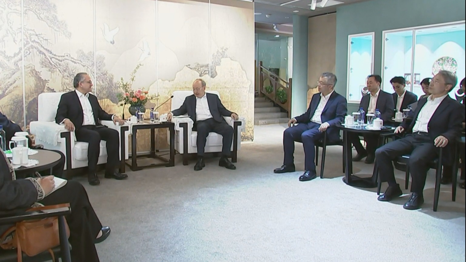 尹力会见联合国教科文组织总干事阿纳尼 尹力会见联合国教科文组织总干事阿纳尼