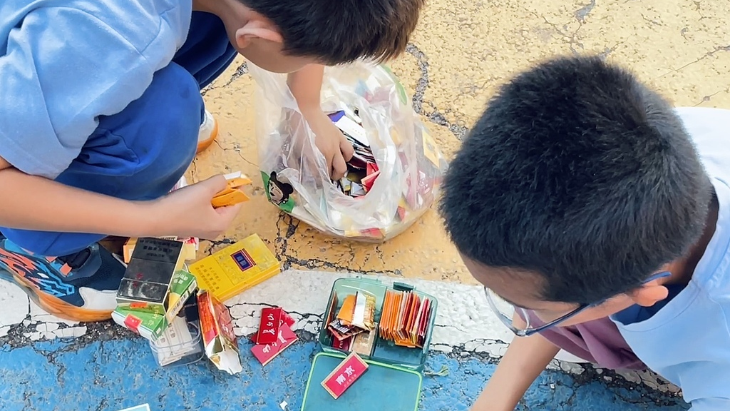 小学生烟卡交易大行其道,让烟盒不再漂亮或能破局 小学生烟卡交易大行其道,让烟盒不再漂亮或能破局