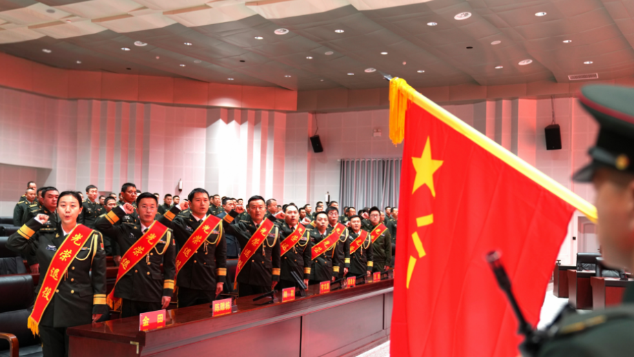 西部战区陆军各部队举行军官退役仪式 西部战区陆军各部队举行军官退役仪式