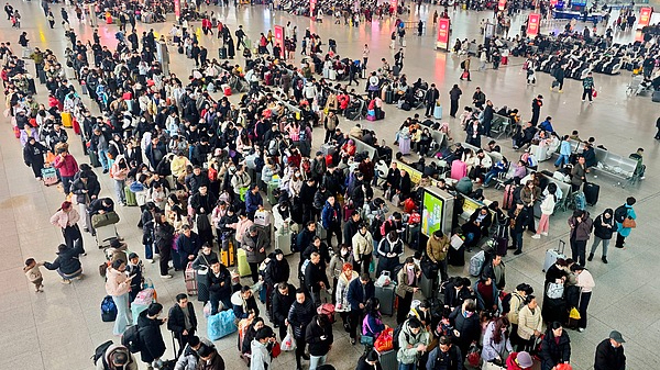 春运首日 全社会跨区域人员流动量超1.8亿人次 春运首日 全社会跨区域人员流动量超1.8亿人次