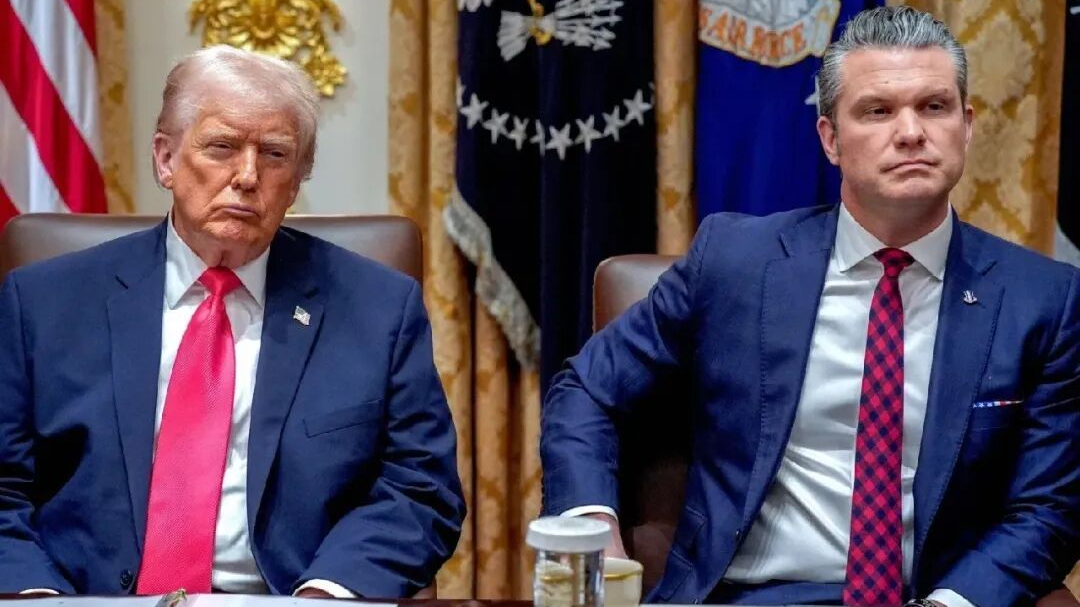 一边打伊朗,一边炒军工股?这位“战争部长”麻烦大了! 一边打伊朗,一边炒军工股?这位“战争部长”麻烦大了!