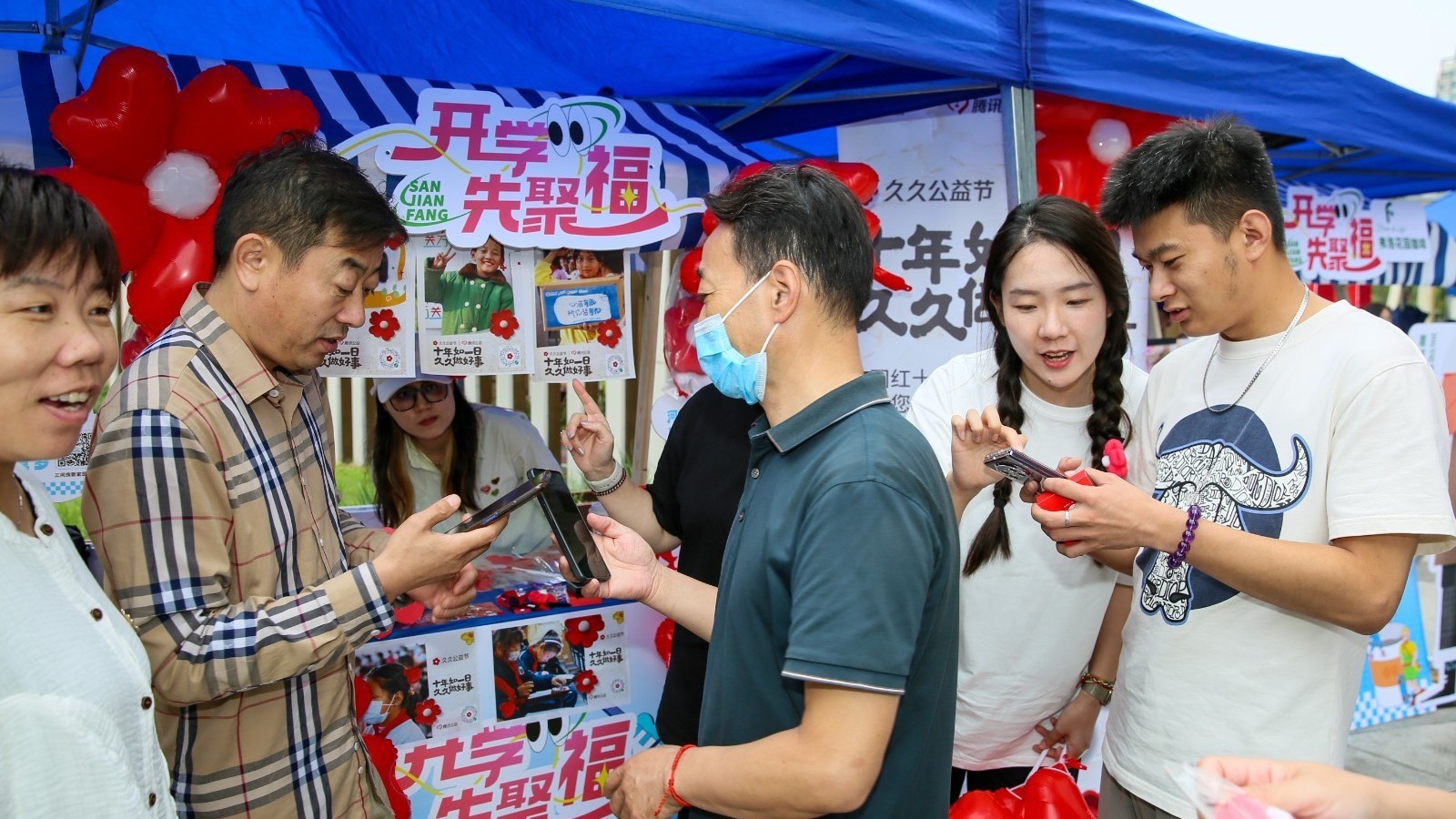 “三间四邻”组“搭子” 开学市集凝聚向上活力