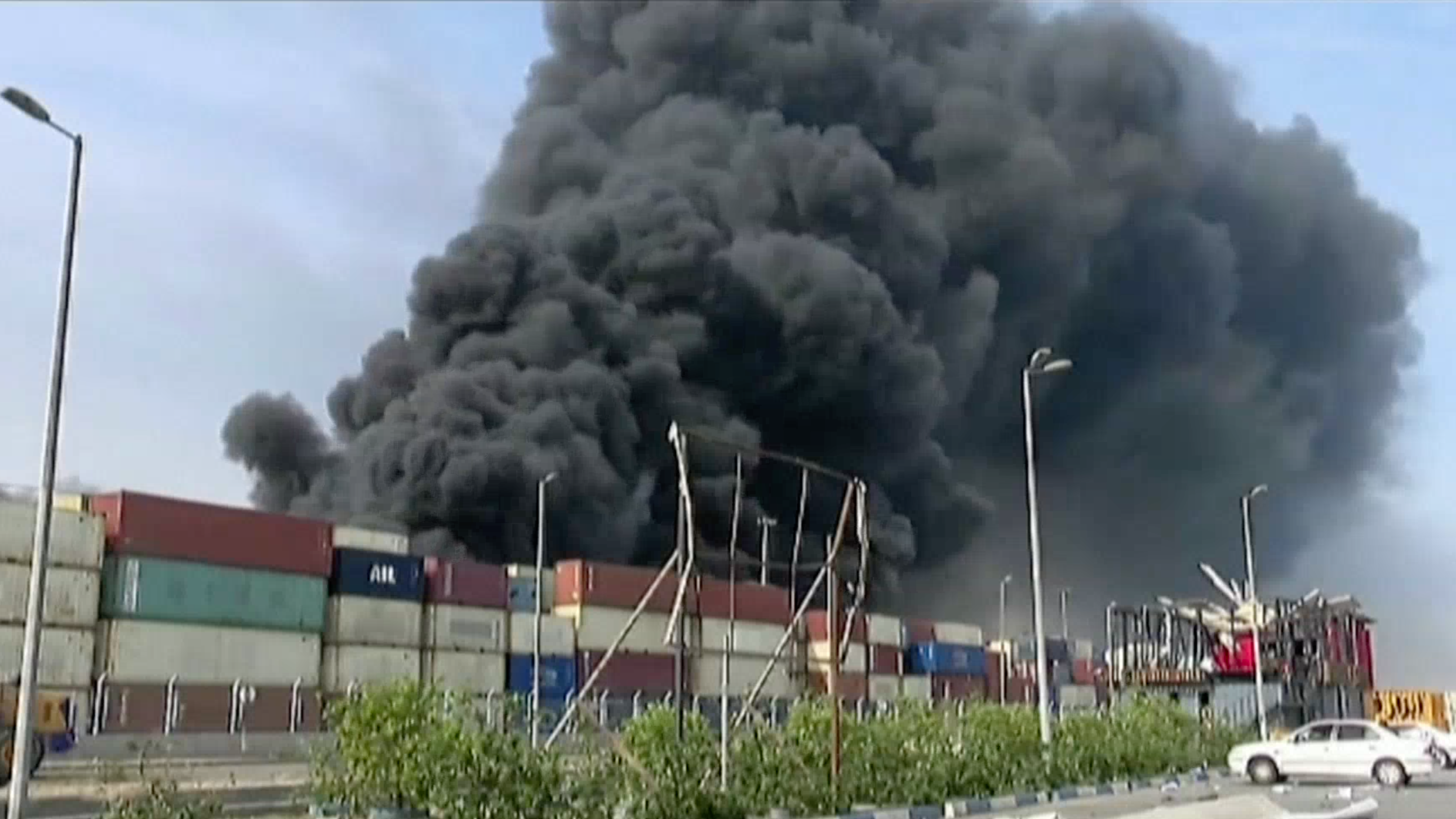 伊朗港口爆炸：火势蔓延 事发地进入紧急状态