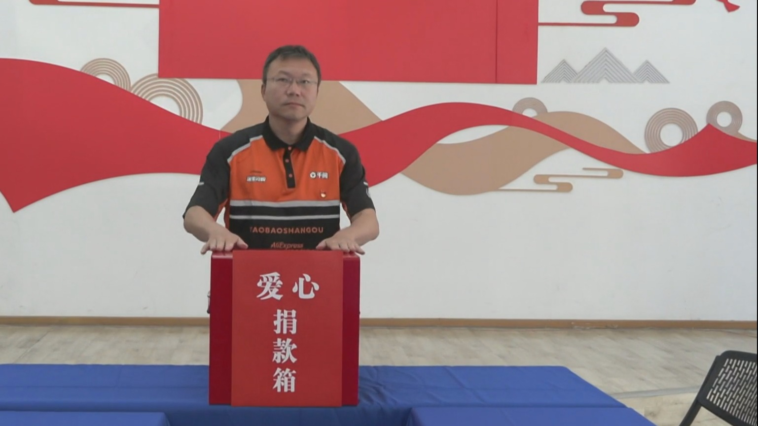 共产党员积极踊跃参与献爱心活动