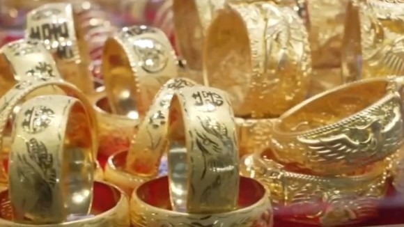 涨涨涨!黄金价格再创新高 专家:勿盲目追涨 涨涨涨!黄金价格再创新高 专家:勿盲目追涨