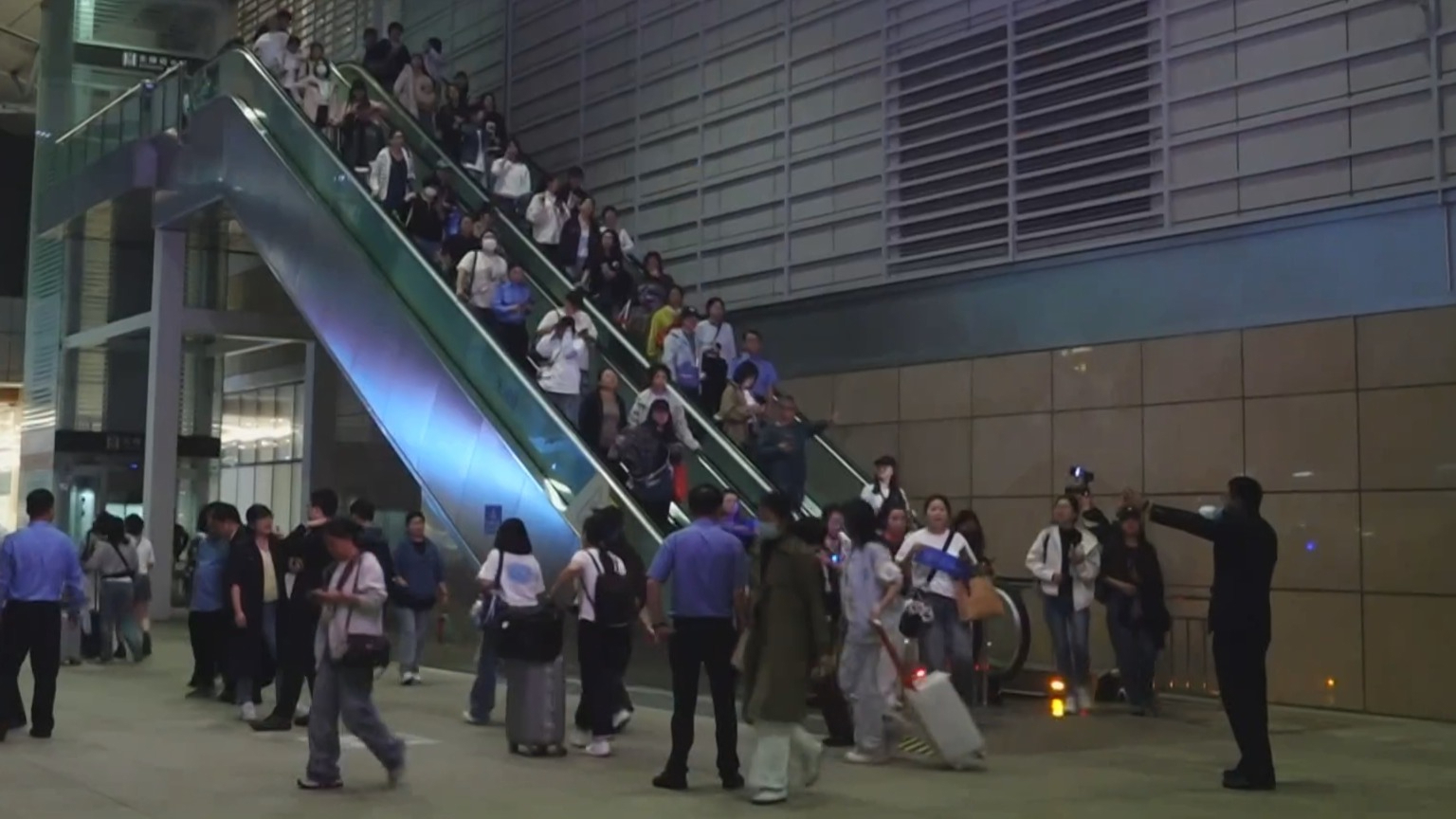 国铁北京局开行“球迷列车” 送国安球迷赴苏州观赛 国铁北京局开行“球迷列车” 送国安球迷赴苏州观赛