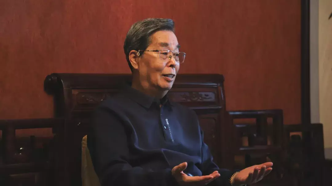 国礼瓷，匠心造！他是北工大首届毕业生邓念东