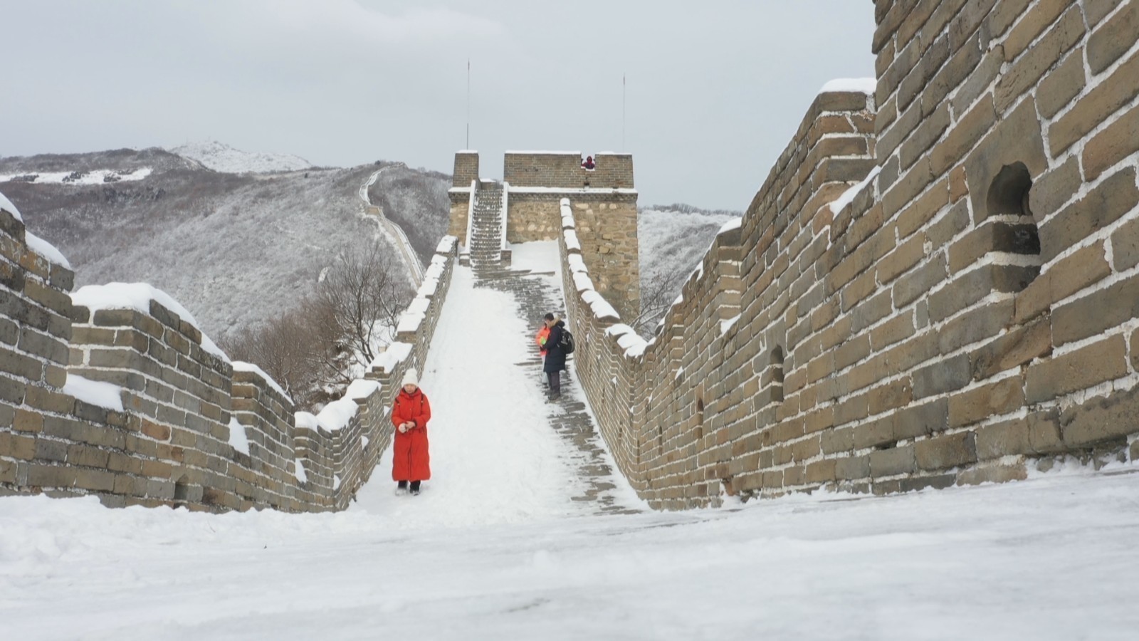 赏雪：雪拥雄关 | 众多游客打卡八达岭、居庸关、慕田峪长城