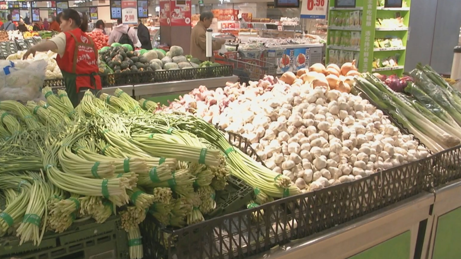 菜市场超市迅速补货 全力保证供应