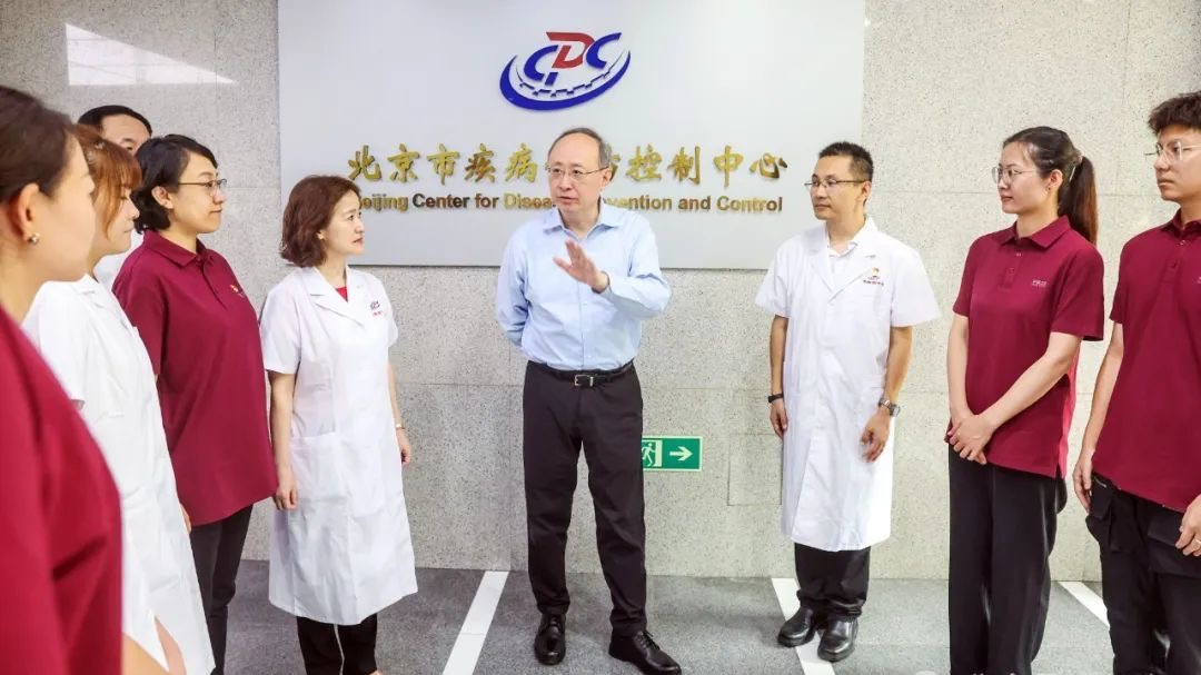 第七个中国医师节 尹力到医疗卫生机构调研并看望慰问一线医务人员