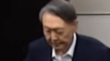 尹锡悦庭审“卖惨”：总统太难做，干满5年怕是连正常的寿命都活不到