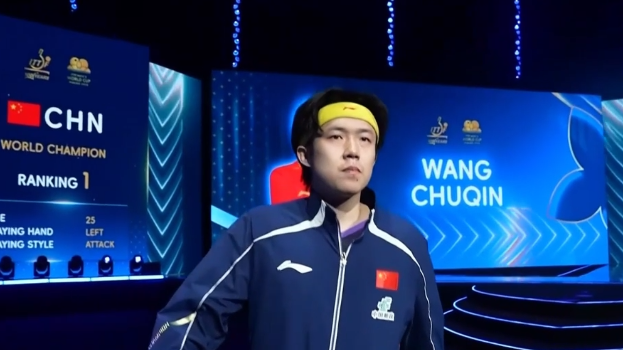 王楚钦黄发带亮相澳门世界杯 迎战费利克斯・勒布伦 全场高呼加油 王楚钦黄发带亮相澳门世界杯 迎战费利克斯・勒布伦 全场高呼加油