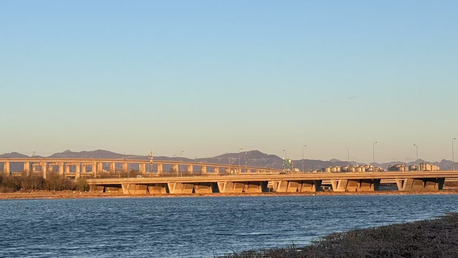 好冷!今日最高气温-1℃ 北风三级 注意防寒保暖 好冷!今日最高气温-1℃ 北风三级 注意防寒保暖
